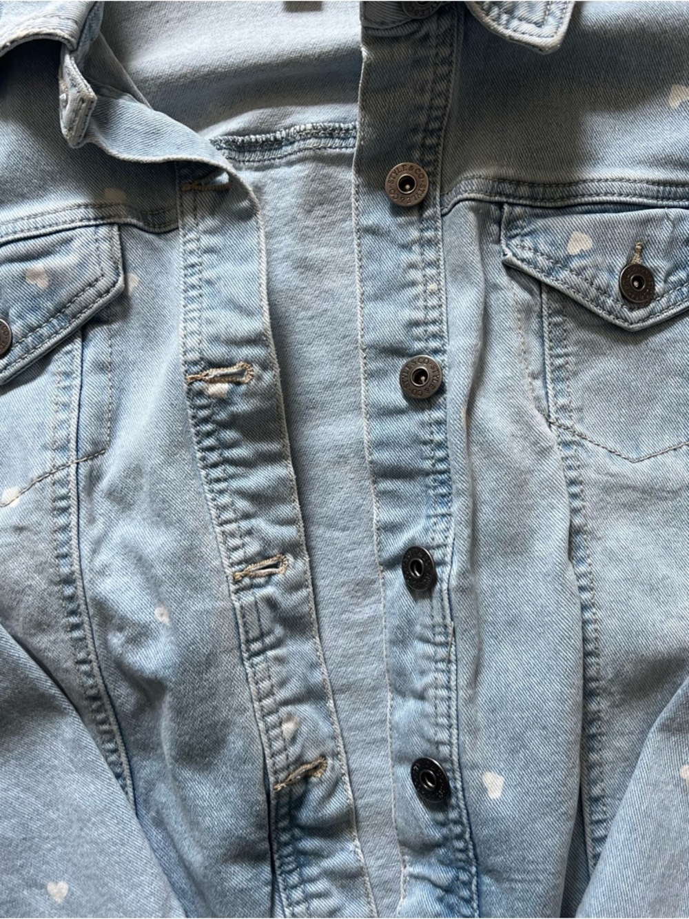 Style & Co Light Wash Cropped Denim Jacket with White Heart Details size Large - Picture 3 of 4